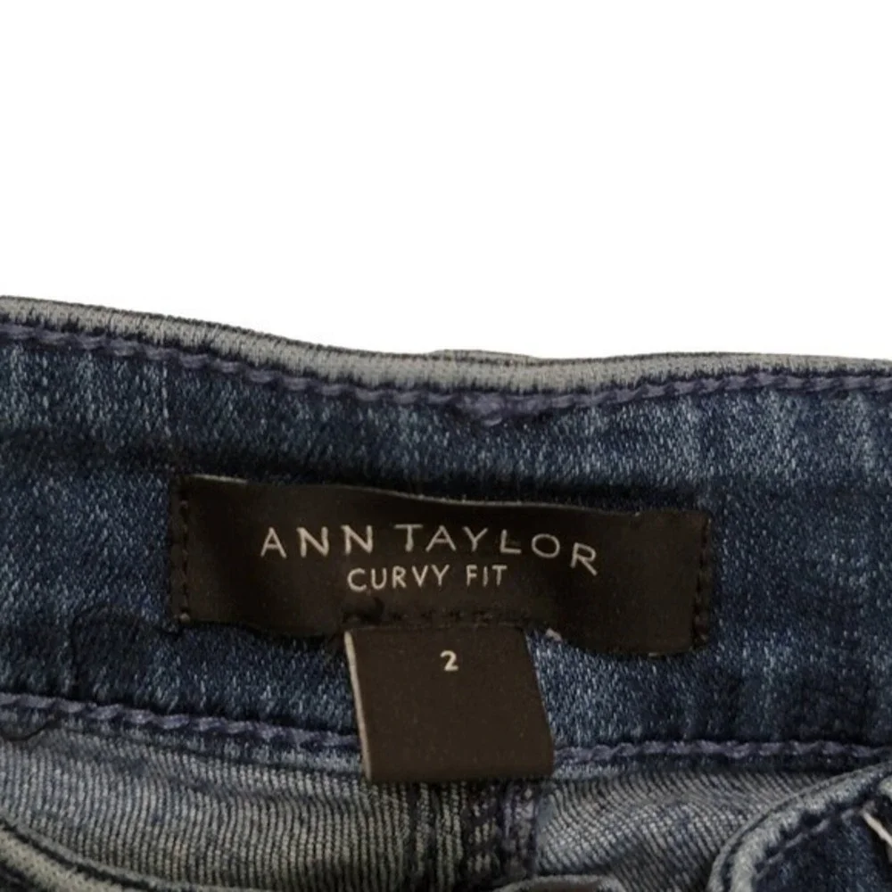 Ann Taylor The Skinny Curvy Fit Jeans Blue Floral Embroidered Hem Size 2 Womens